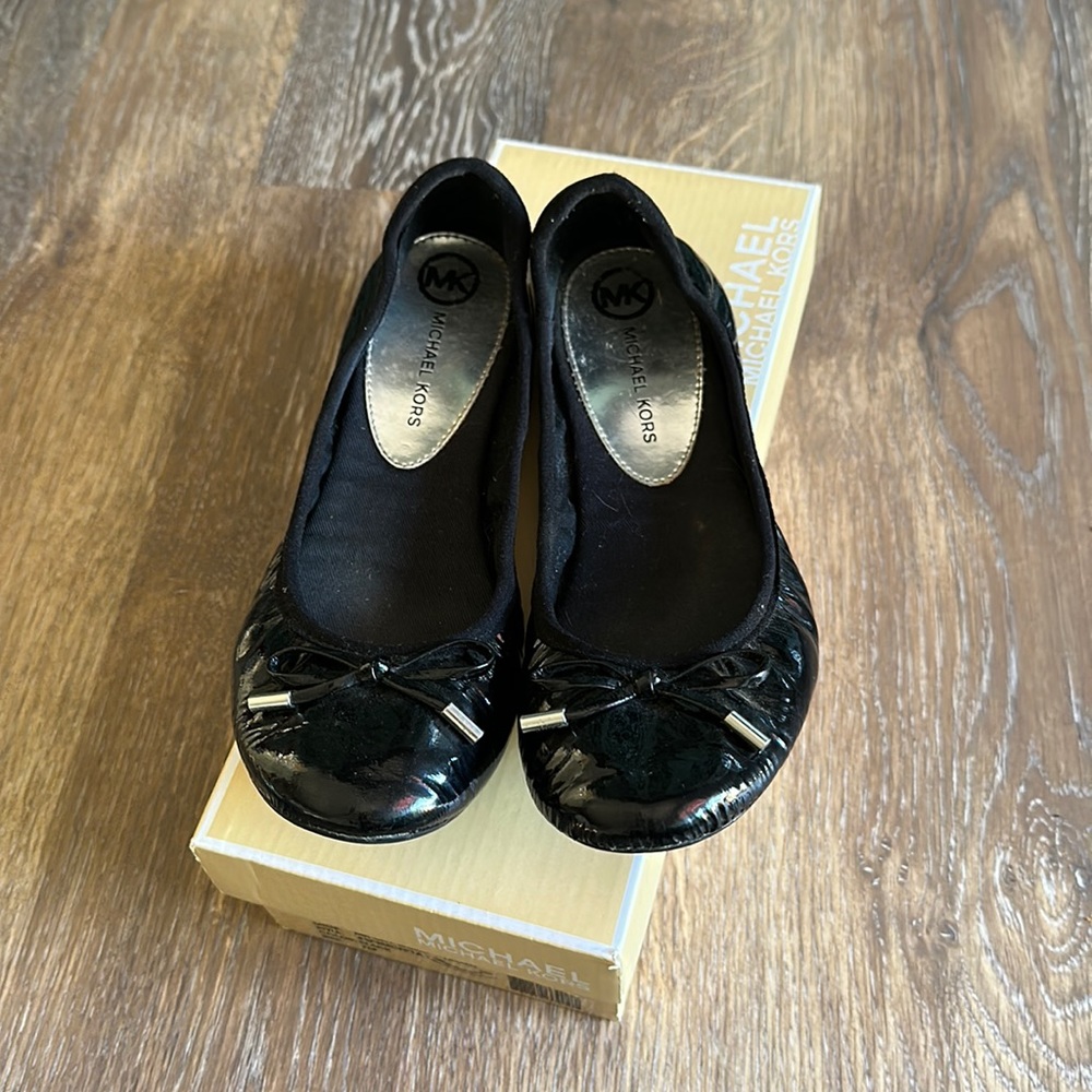 Michael Kors City Ballet Black Patent Flats W Silver accents 7M
